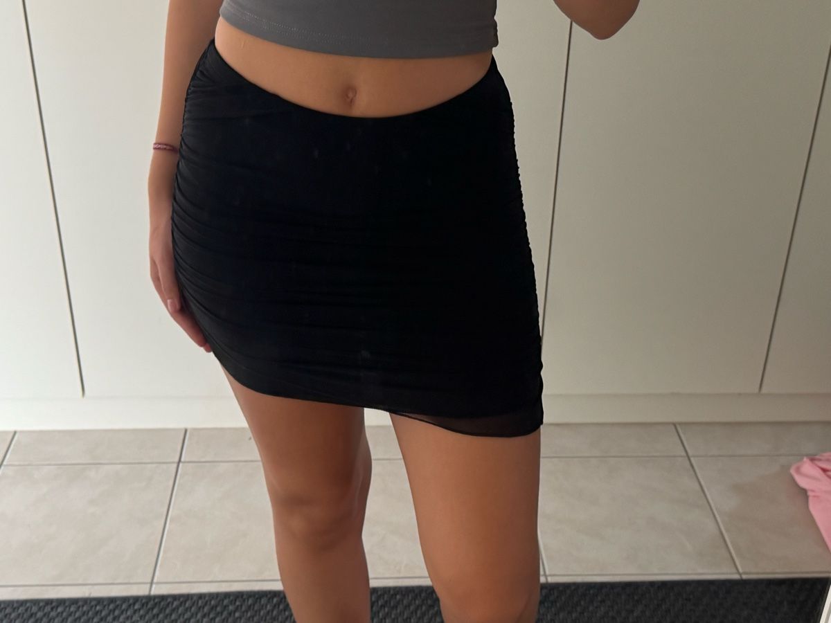 Shein Gonne: Mini-jupe noire SHEIN, taille S, comme neuve! Élégante. – Nuovo (secondo la descrizione) da Bussigny venduto da Z.seller 1