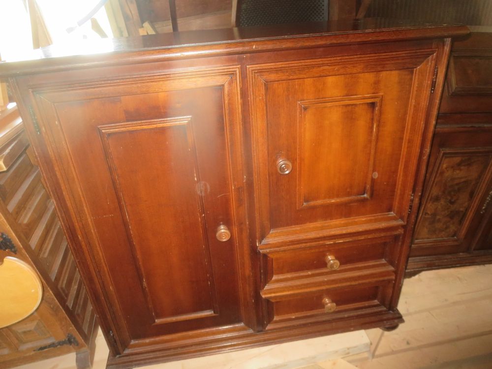 Commodes: schönes Möbel aus Holz – D'occasion à Rüschegg-Heubach par Ofen111