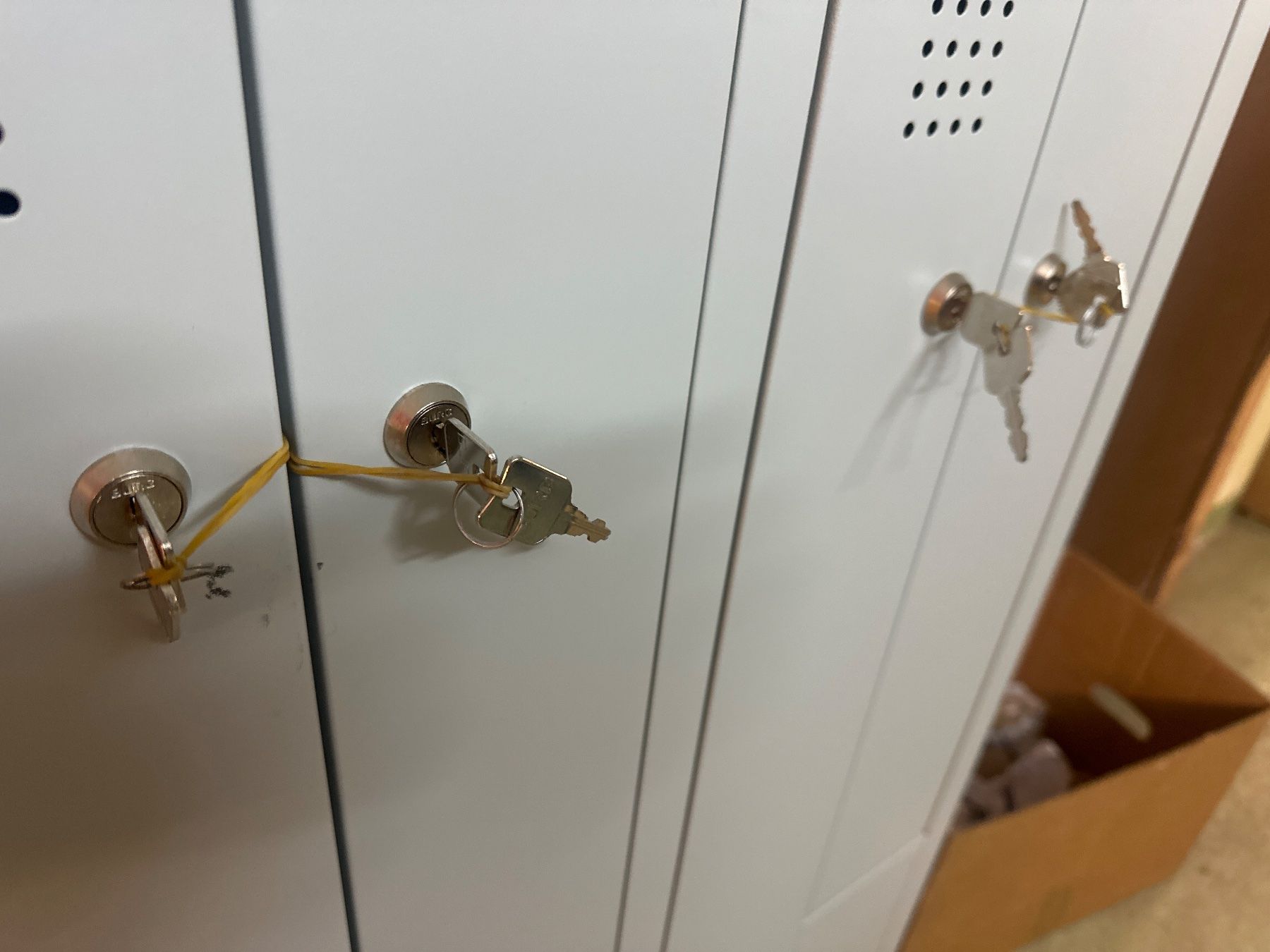 Garderobe: neuer Z-Spind Amsterdam eurokraft basic statt 445.- – Neu (gemäss Beschreibung) aus Necker von liq24 5