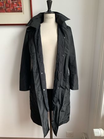 AKRIS punto: Cooler schwarzer Trenchcoat mit Innenfutter, 38
