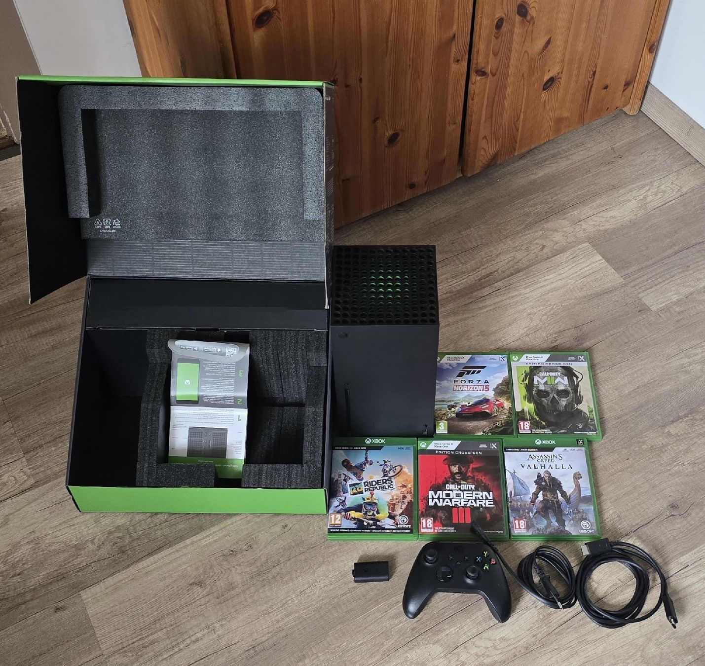 Microsoft Konsolen: Xbox Series X + 5 jeux + manette – Gebraucht aus Lully VD von sgo_k92q