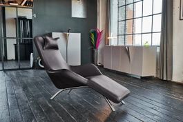 Relaxliege / Designer-Liege KAWOLA, Leder schwarz, neuwertig