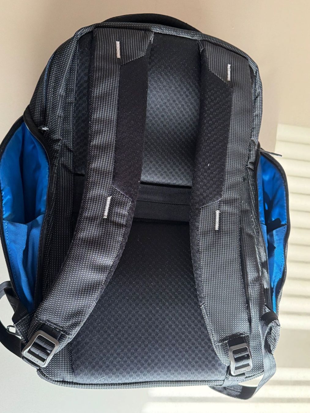 Sacs à dos: Rucksack THULE mit Notebook-Tasche, dunkelgrau – D'occasion à Winterthur par Boabdil15 2