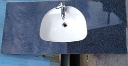 Waschtisch mit Armatur, Top Zustand, (em179)