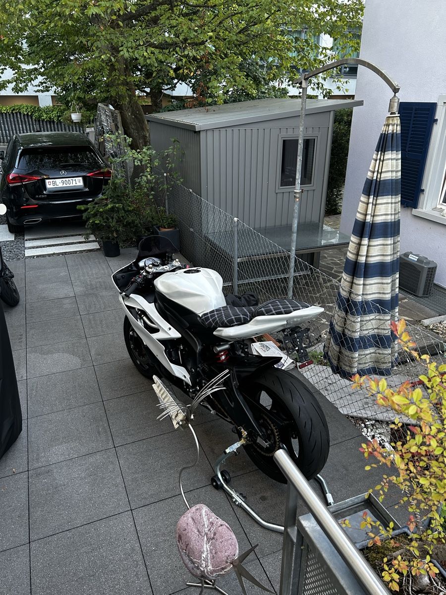 Accessori per altri veicoli: Yamaha R6 RJ11 mit MFK – Usato da Sissach venduto da Frecce3colori 5