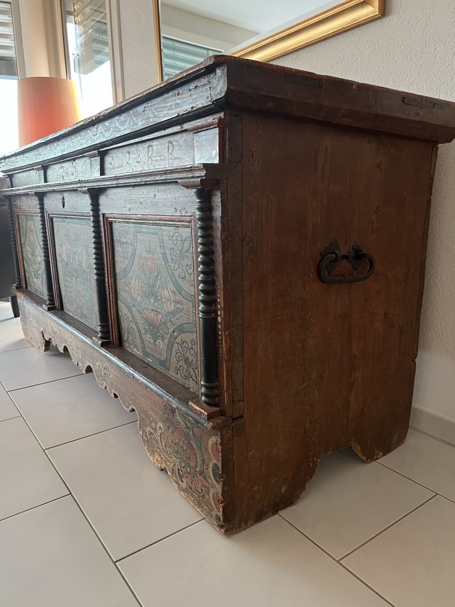 Truhen: Alte bemalte Truhe, Bauernmöbel, CHF 1.- Start – Gebraucht aus Freienbach von bha_7kyv 1
