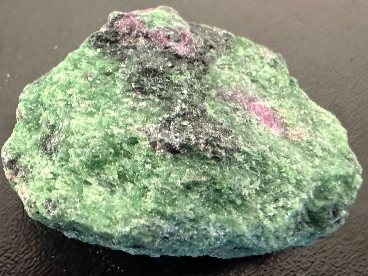 Minerali & Pietre curative: Zoisite,  Namibia (5.9) – Nuovo (secondo la descrizione) da Muri b. Bern venduto da Gemmes