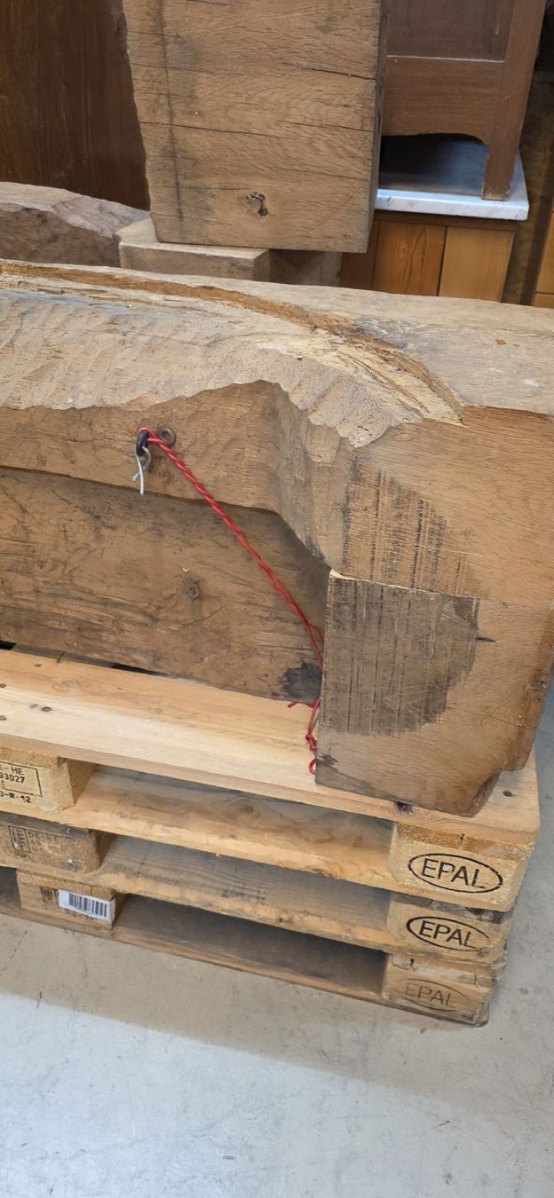 Tavoli: Einzigartig Holzskulptur Eiche Salontisch mit Granit Platte – Usato da Wittenbach venduto da gruezi-schwiz 2