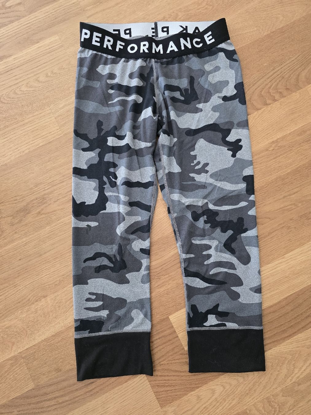 Peak Performance Leggings: Peak Performance legging camouflage, taille S parfait – Nuovo (secondo la descrizione) da BERN venduto da froggyinternationale