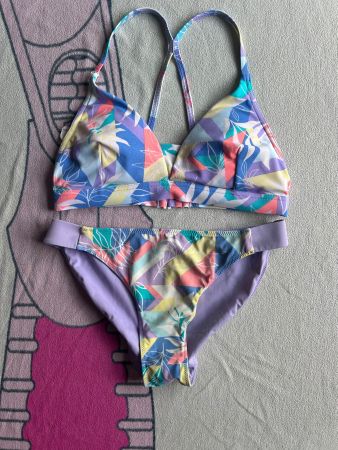 Neuwertiger Sommer Bikini mit Muster, Grösse 158 Top