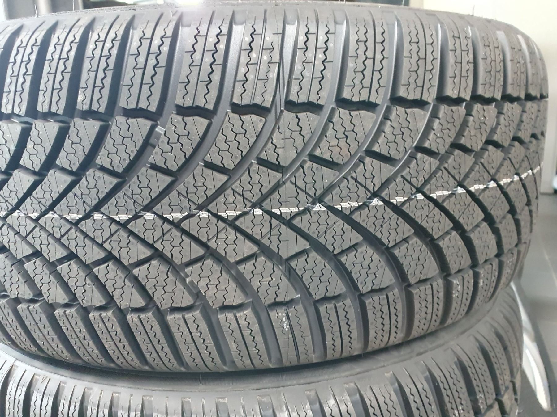Pneus & Kompletträder: Winterräder 18" VW Golf GTI & R – Gebraucht aus Winterthur von WEWi-Ersatzteile 4