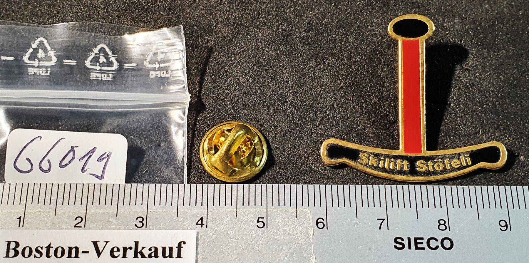 Plaquettes & Badges: GG019 - Pin Skilift Stöfeli – D'occasion à Reinach BL par Boston-Verkauf 2