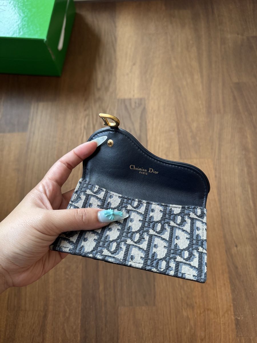 Dior Portemonnaies: Dior saddle zipped cardholder/wallet – Neuf (Voir description) à Zürich par annysclo 1