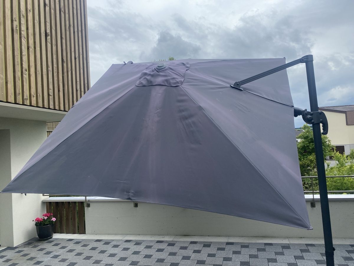 Parasols: Sonnenschirm mit 4 Gartenplatten – D'occasion à Beromünster par Mikala 6