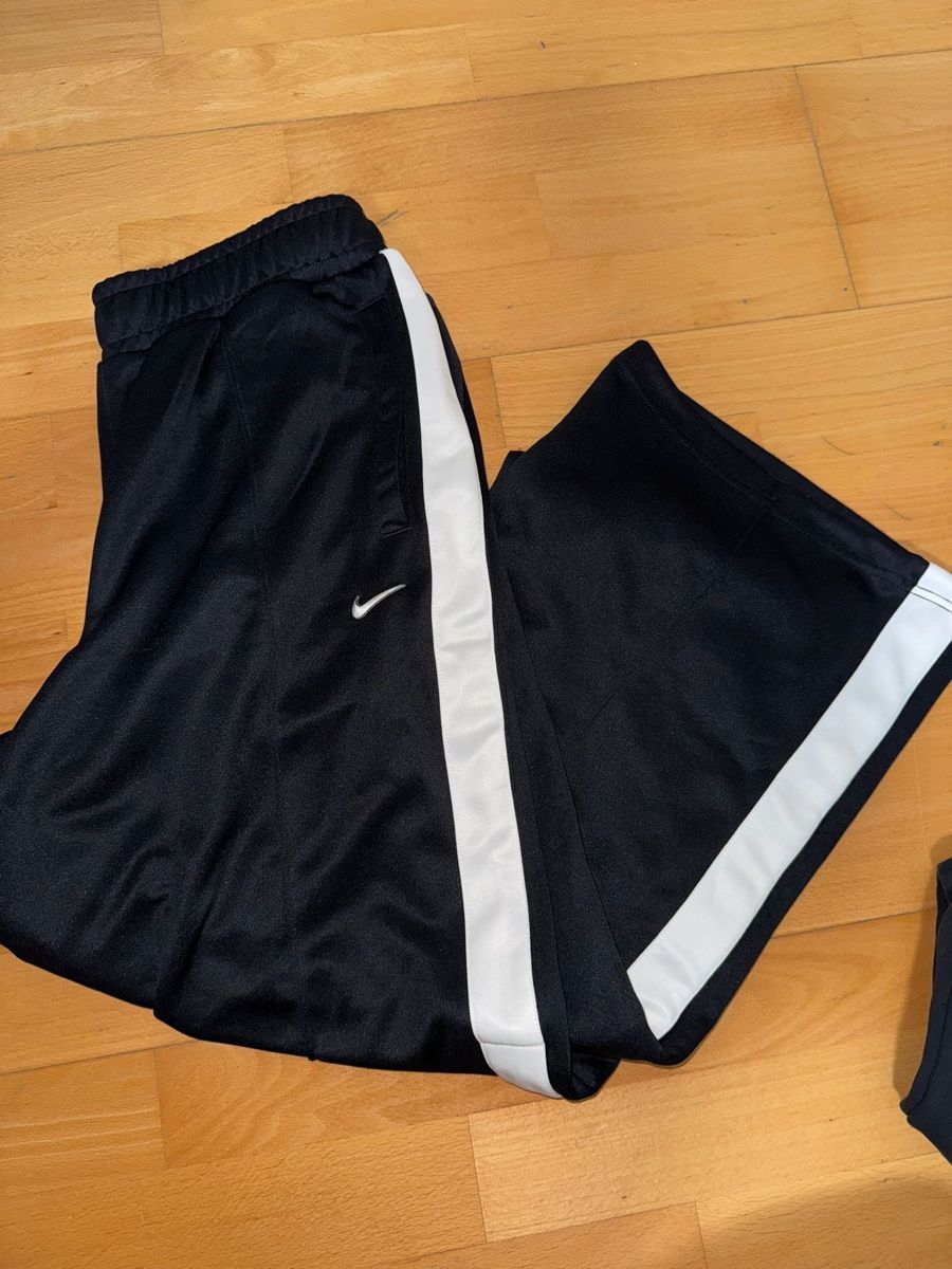 Nike Pantaloni: Trainerhosen – Usato da Zürich venduto da Nelva83 1