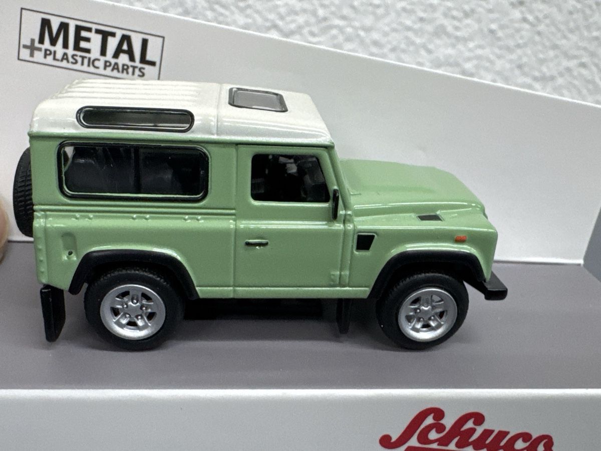Land Rover Modellini d'auto: Land Rover Defender 1:64 Schuco – Nuovo (secondo la descrizione) da Luzern venduto da aa43modelcars-Luzern