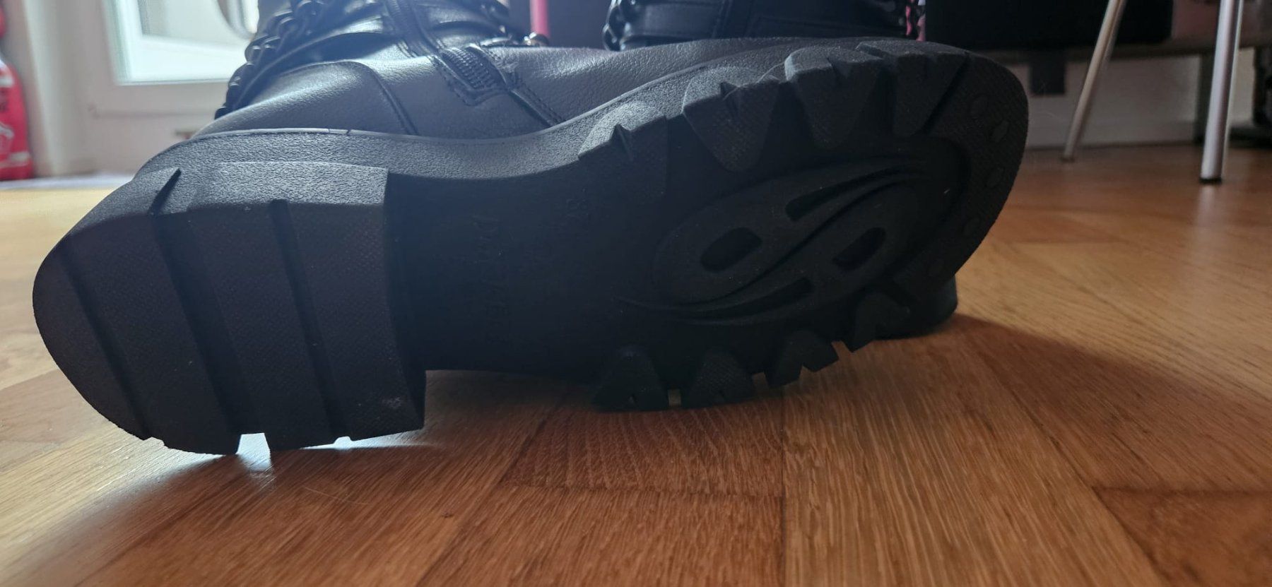 Damenschuhe: Docker's Boots mit Ketten, massiver Sohle, Schwarz Gr. 37 – Gebraucht aus Zweidlen von Shubli 2