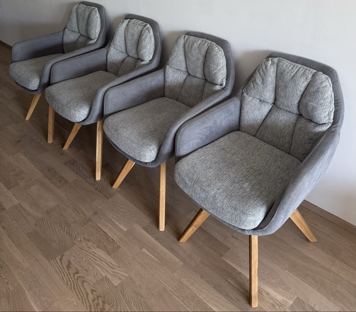 Poltrone: Armchairs - Perfect condition – Usato da Horw venduto da and_wx8j