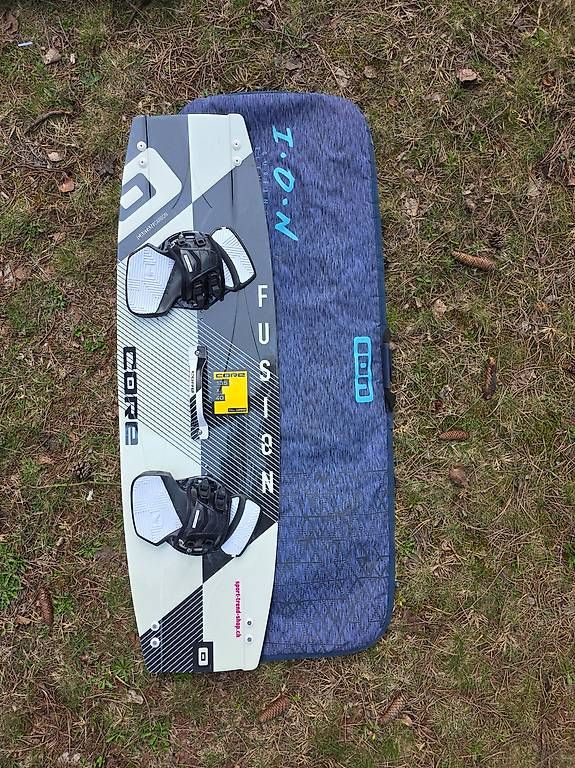 Core Surfboards & Schwimmbrette: CORE Kiteboard Fusion 4 / 135x40 – Gebraucht aus Horgen von lup_lup