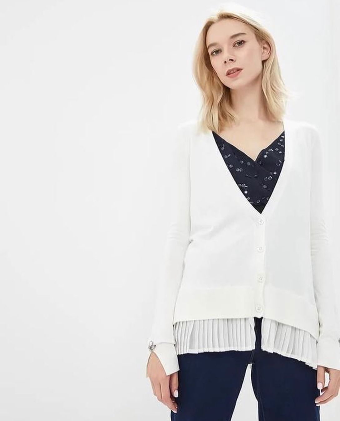 Guess Jacken: Strickjacke Guess Größe S – Gebraucht aus Safenwil von Ludmila_2807