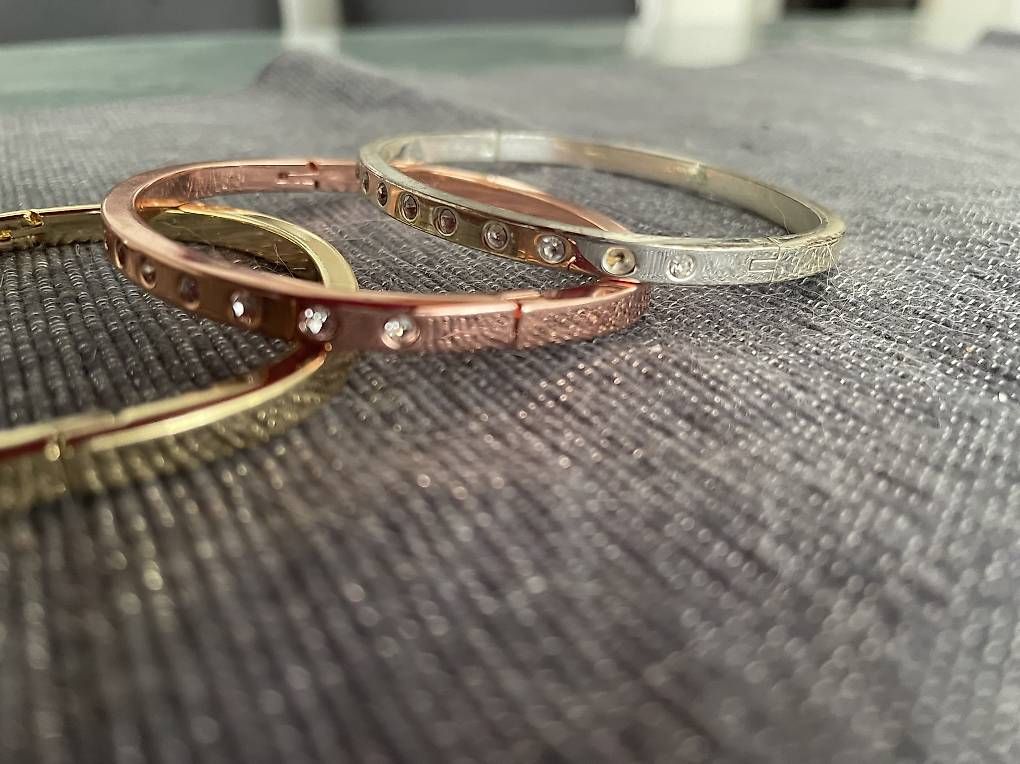 Armbänder & -reifen: 3 wunderschöne Armreifen, Modeschmuck  – Gebraucht aus Liestal von phe_s2wm