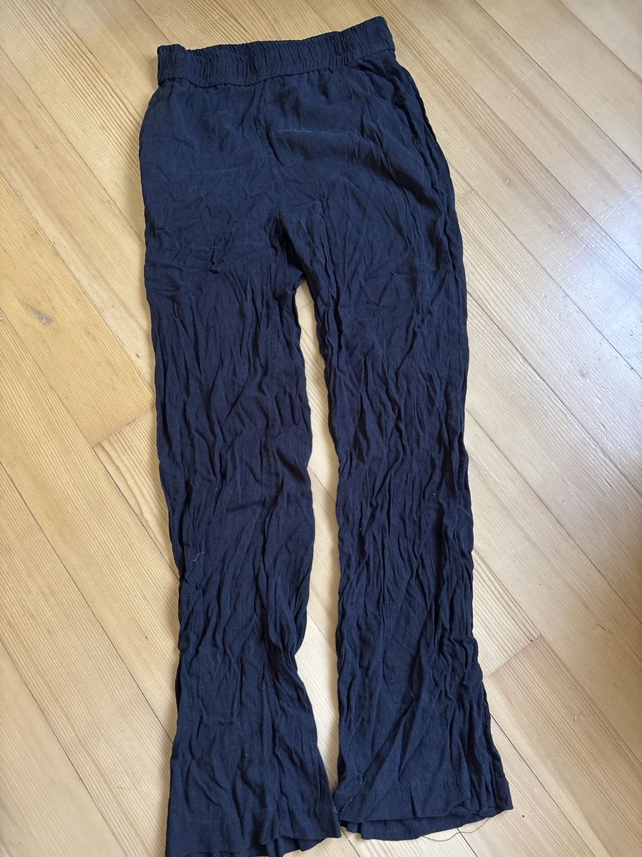 H&M Pantaloni: Schwarze Basic Stoffhose, grösse S, H&M – Usato da Bern venduto da ser_6vm5