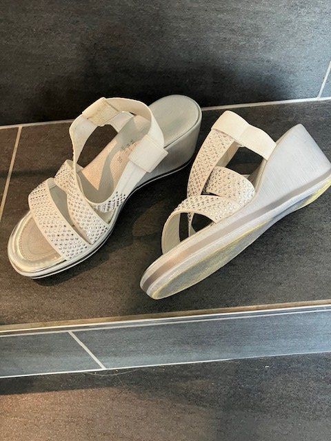 Scarpe da donna: Sandalen silberfarben, Grösse 38 – Usato da Märwil venduto da Yvonne034 2