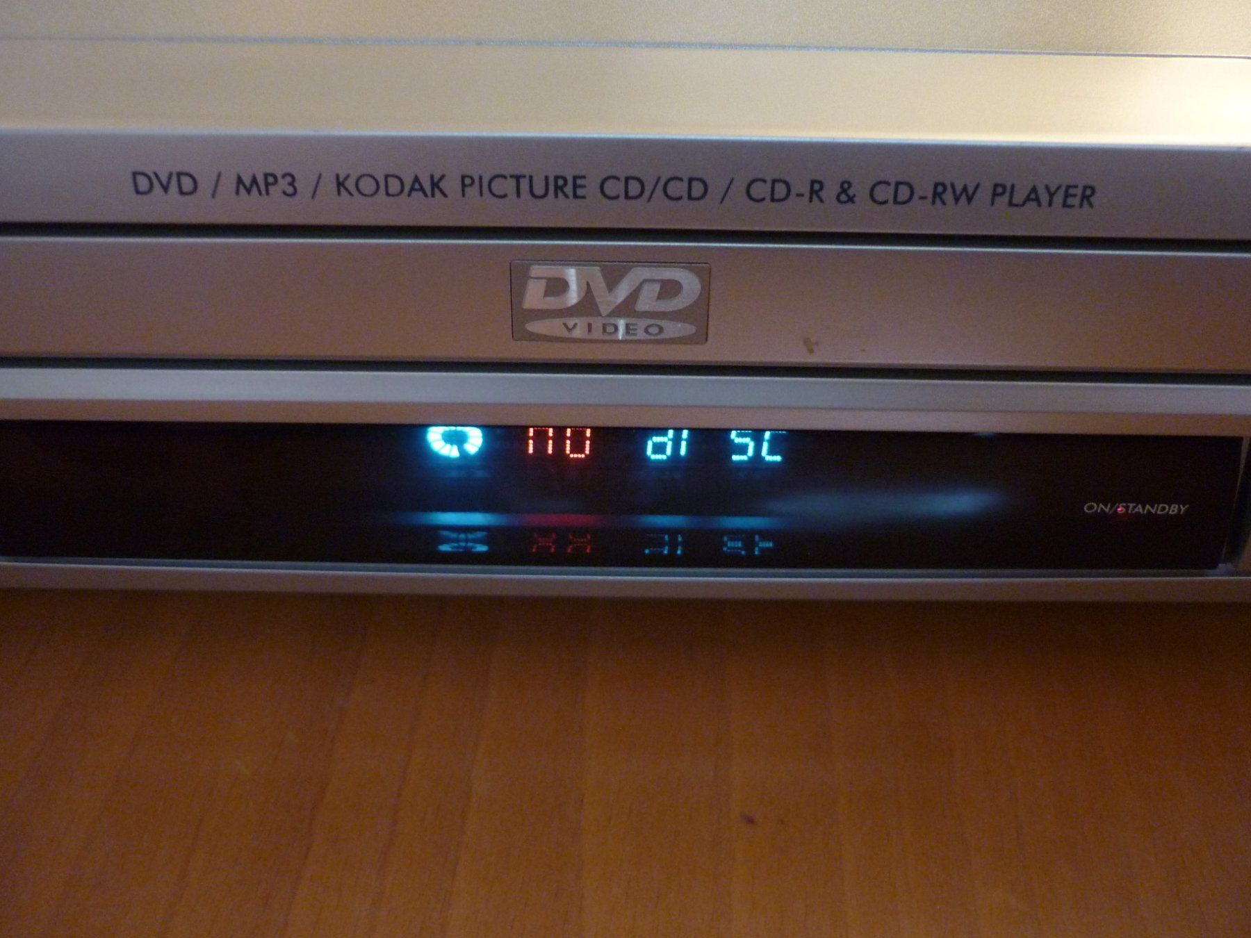 Alle DVDs: United DVD 3151 DVD-Player Silber – Gebraucht aus Zürich von gallienus 4