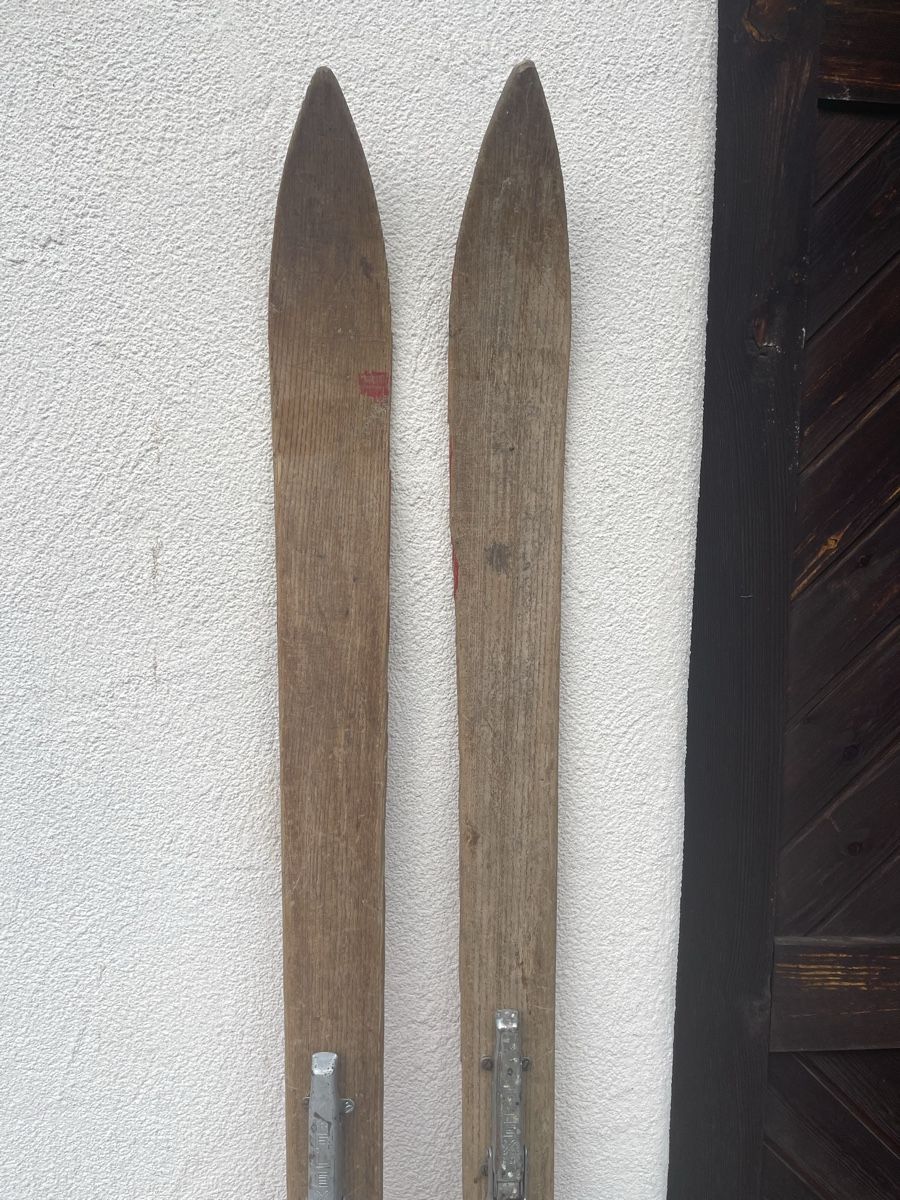 Skis: Antike Holzskis – Gebraucht aus Besenbüren von Saikilosos 2
