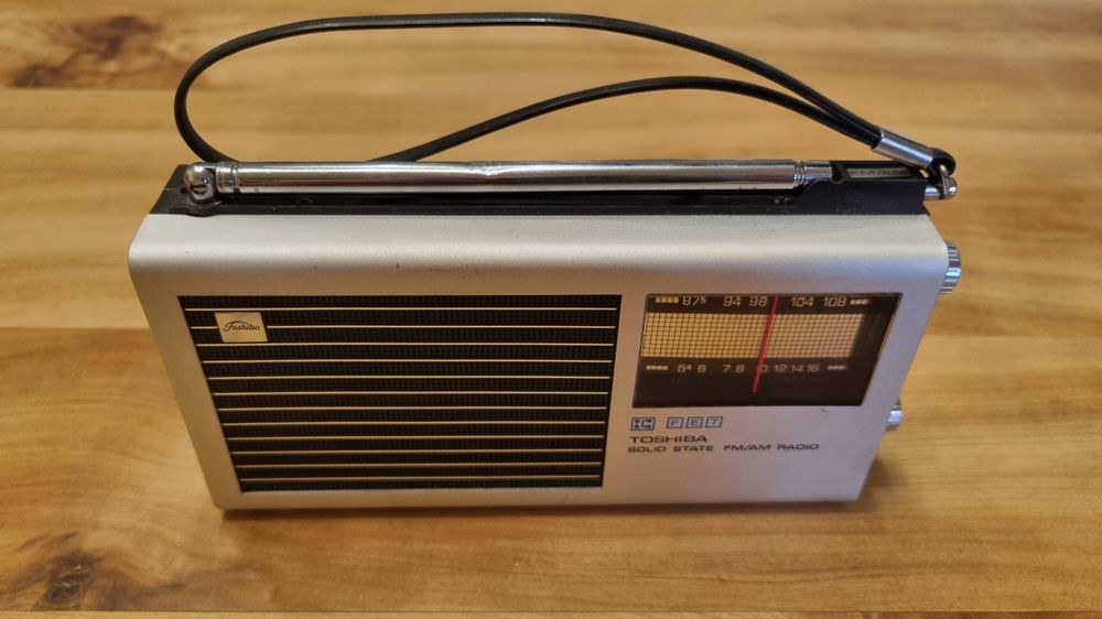 Altes Transistor Radio Toshiba AM/FM Radio IC-70 von 1969 (Gebraucht ...