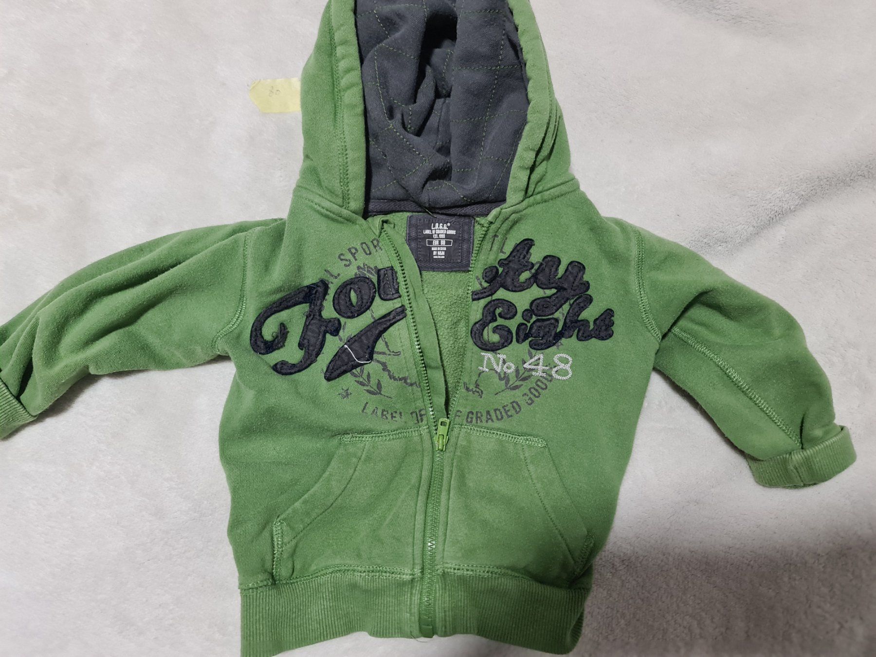 Pullover & Sweatshirts: Veste à capuche verte 80cm – Gebraucht aus Orbe von wulfnacht