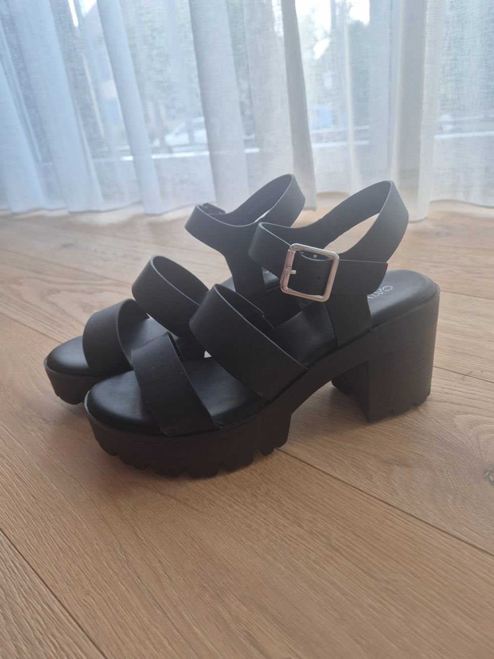 Dosenbach Scarpe da donna: Catwalk Plateau Sandalen – Usato da Winterthur venduto da ml-ay15