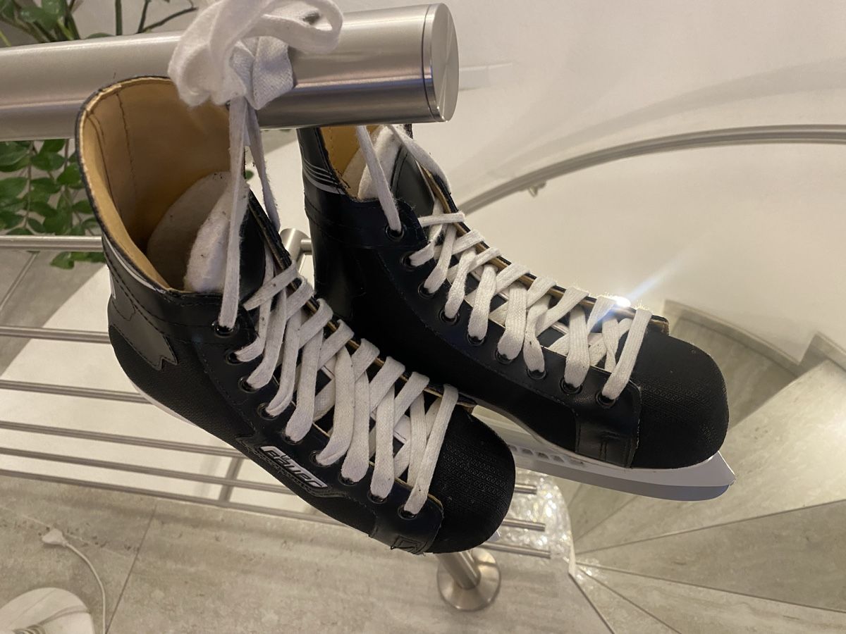Bauer Pattini da ghiaccio: Bauer Eishockey Schlittschuhe Gr 37.5 – Usato da Birrwil venduto da Bendegriz 2