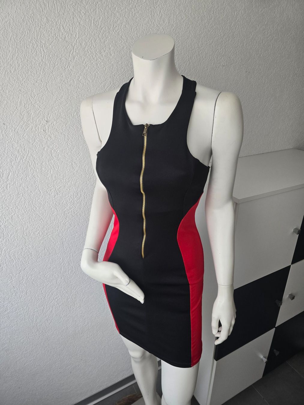 Vestiti: Robe noir et rouge T-S – Usato da Les Verrières venduto da kitel79