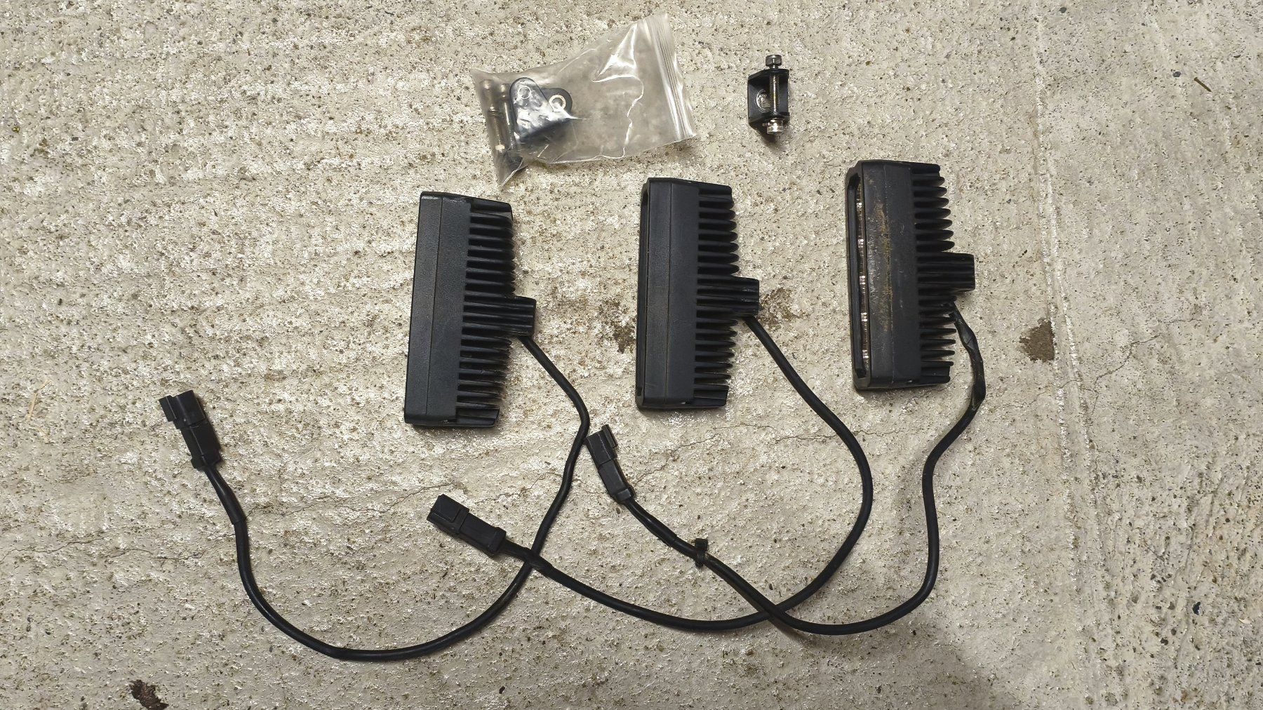 Fari: LED Strahler 12V inkl. Halterung / 3 Stk. – Usato da Wislikofen venduto da Noco1 2