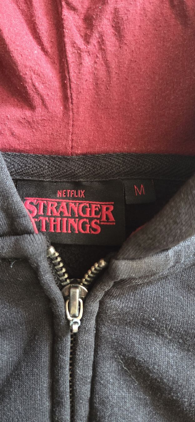 Maglioni & Felpe: Stranger Things Hoodie Gr. M Schwarz – Usato da Kaltbrunn venduto da BarbaraR 1