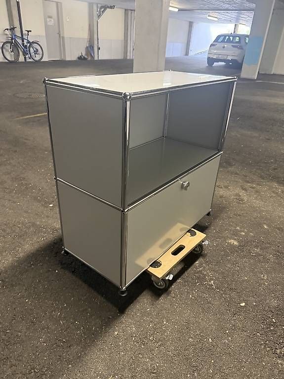 USM Scaffali: USM Haller 1x2 in lichtgrau mit Schublade – Usato da Mörigen venduto da racer100 1