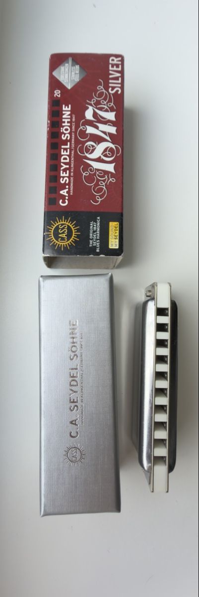Seydel Strumenti musicali: C.A. Seydel Söhne Blues Harmonica Silver 20 neu – Usato da Zürich venduto da Fidel59