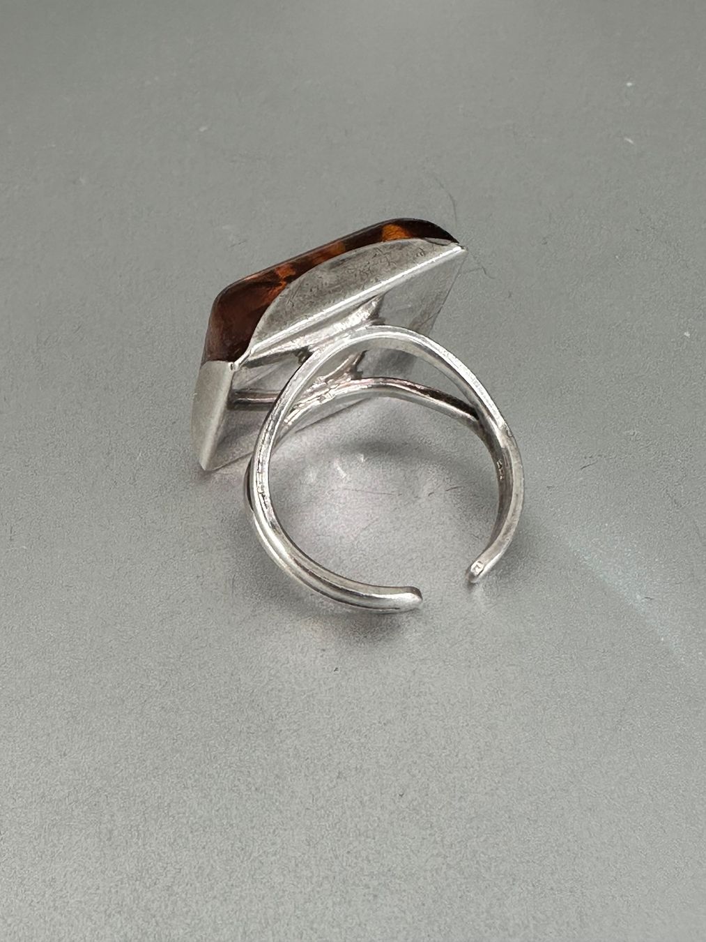 Anelli: Antiker 835 Silber Ring mit Quadratischer  Bernstein: ca. 55 – Usato da Onex venduto da Antiqueshow 2