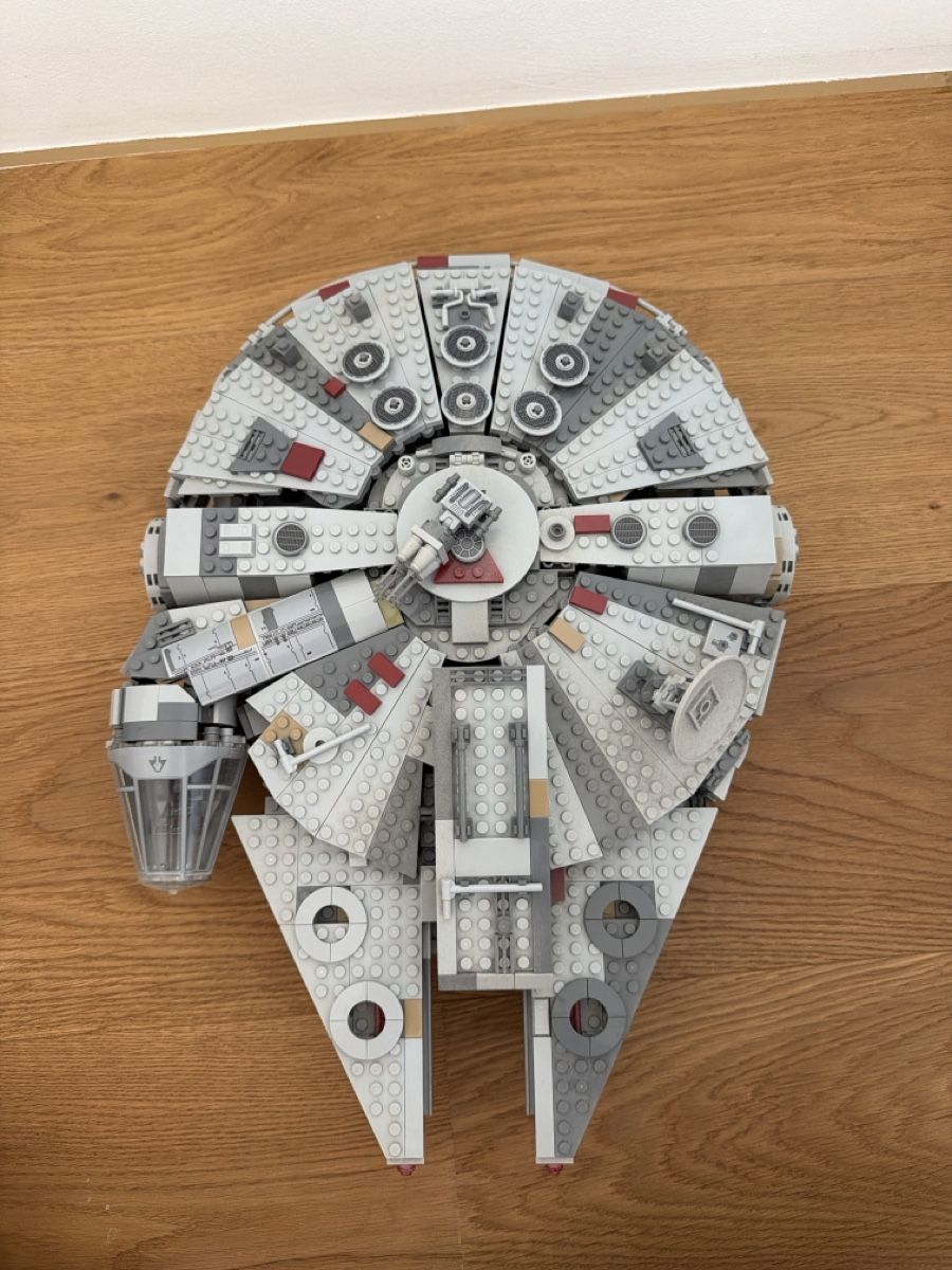 Lego Statuette: LEGO Star Wars Millennium Falcon – Nuovo (secondo la descrizione) da Ennetbaden venduto da Ialbano 2