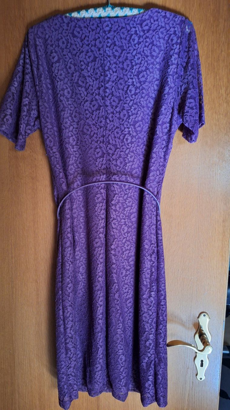 Robes: Spitzen- Kleid Lila  Gr.42  , ungetragen . – Neuf (Voir description) à Dornach par majo8689 2