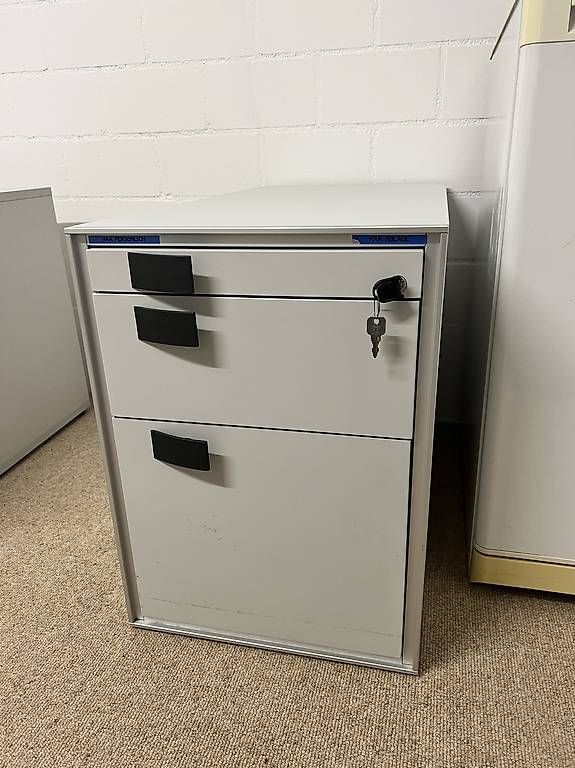 Elan Banconi: Elan Korpus mit 3 Schubladen Container – Usato da Volketswil venduto da Hilal
