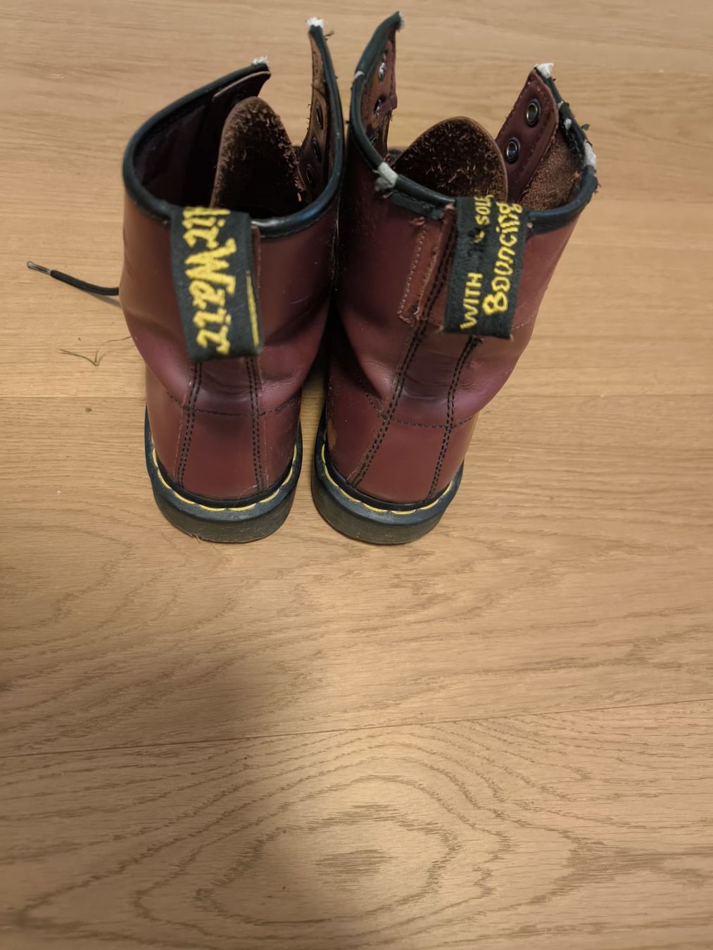 Dr. Martens Damenschuhe: Dr. Martens Boots, Grösse 40, Dunkelrot, gebraucht – Gebraucht aus Rheinau von Jackandjones01 1