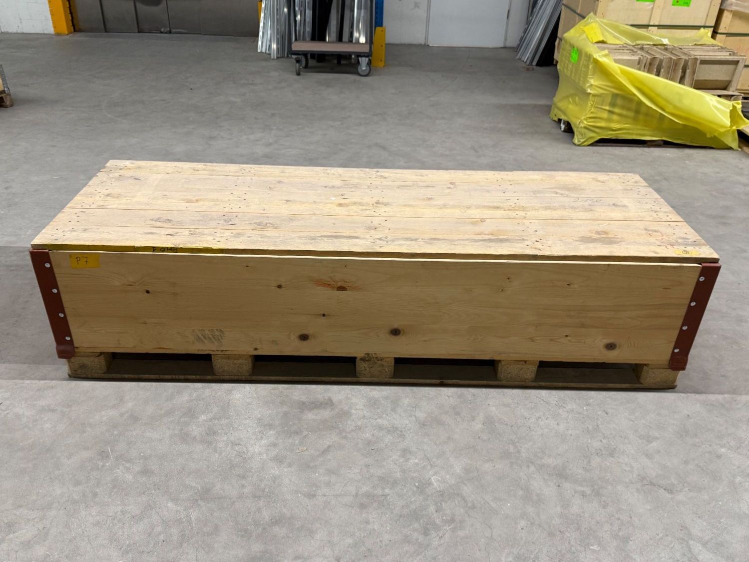 Palettes: Grosse Holzpalette mit Rahmen und Deckel – D'occasion à Liestal par T-Bazar 1