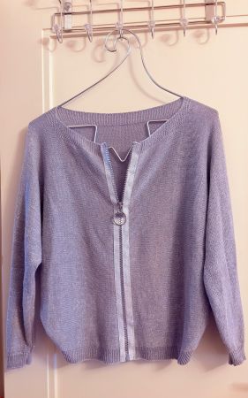 • Pullover mit Reissverschluss •