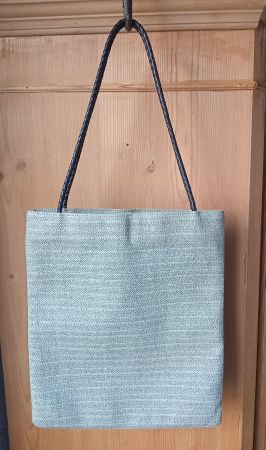 Schultertasche, hellgrau, geflochten, Lederhenkel