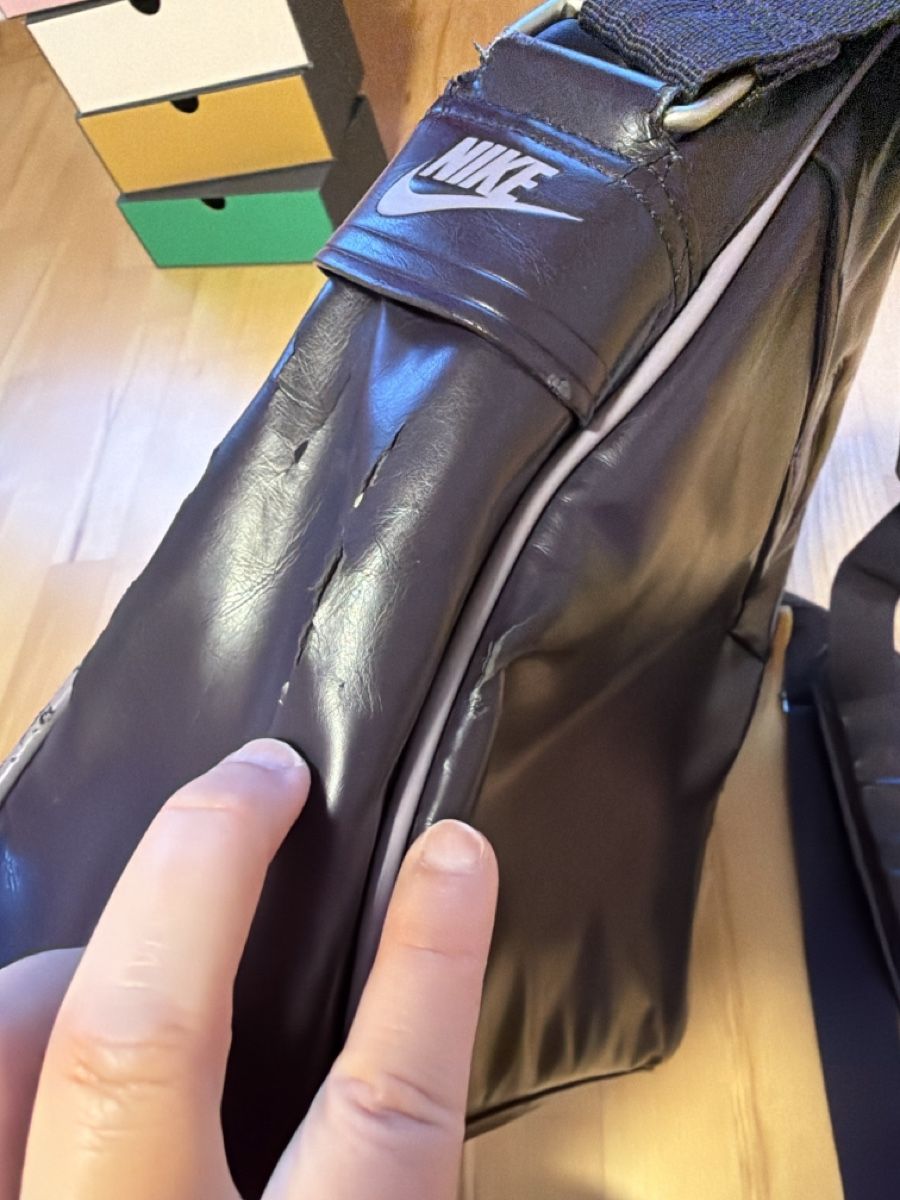 Nike Borse: Retro Umhängetasche von NIKE – Difettoso da Oberrohrdorf venduto da Mariann79 7