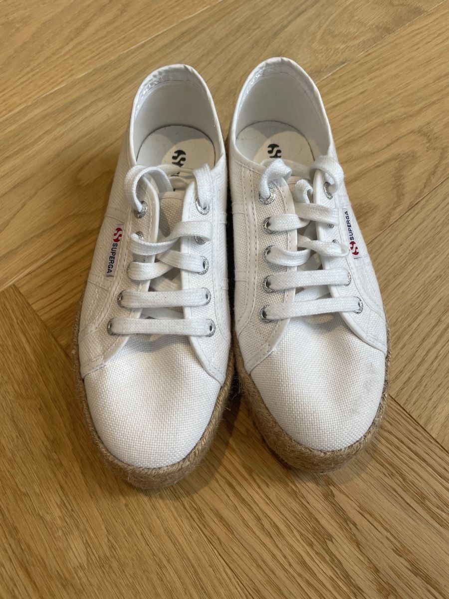 Superga Scarpe da donna: Weisse Superga Schuhe, Gr. 37.5 – Nuovo (secondo la descrizione) da Arbon venduto da llaauraa 1