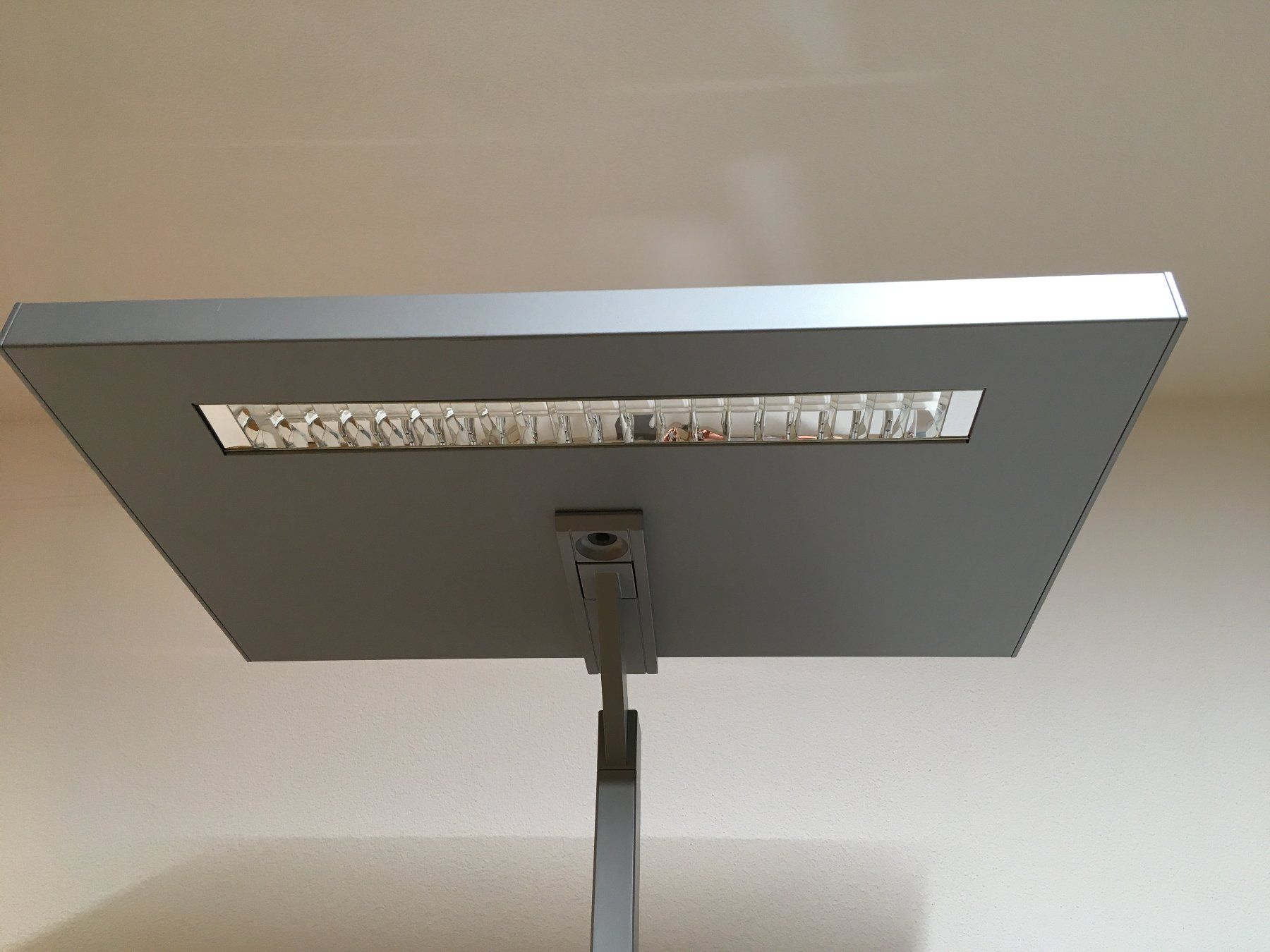 Lampade: Standleuchte mit autom. An- und Ausschaltsensor, dimmbar! – Usato da Schaffhausen venduto da Schweizerschatzkiste 1