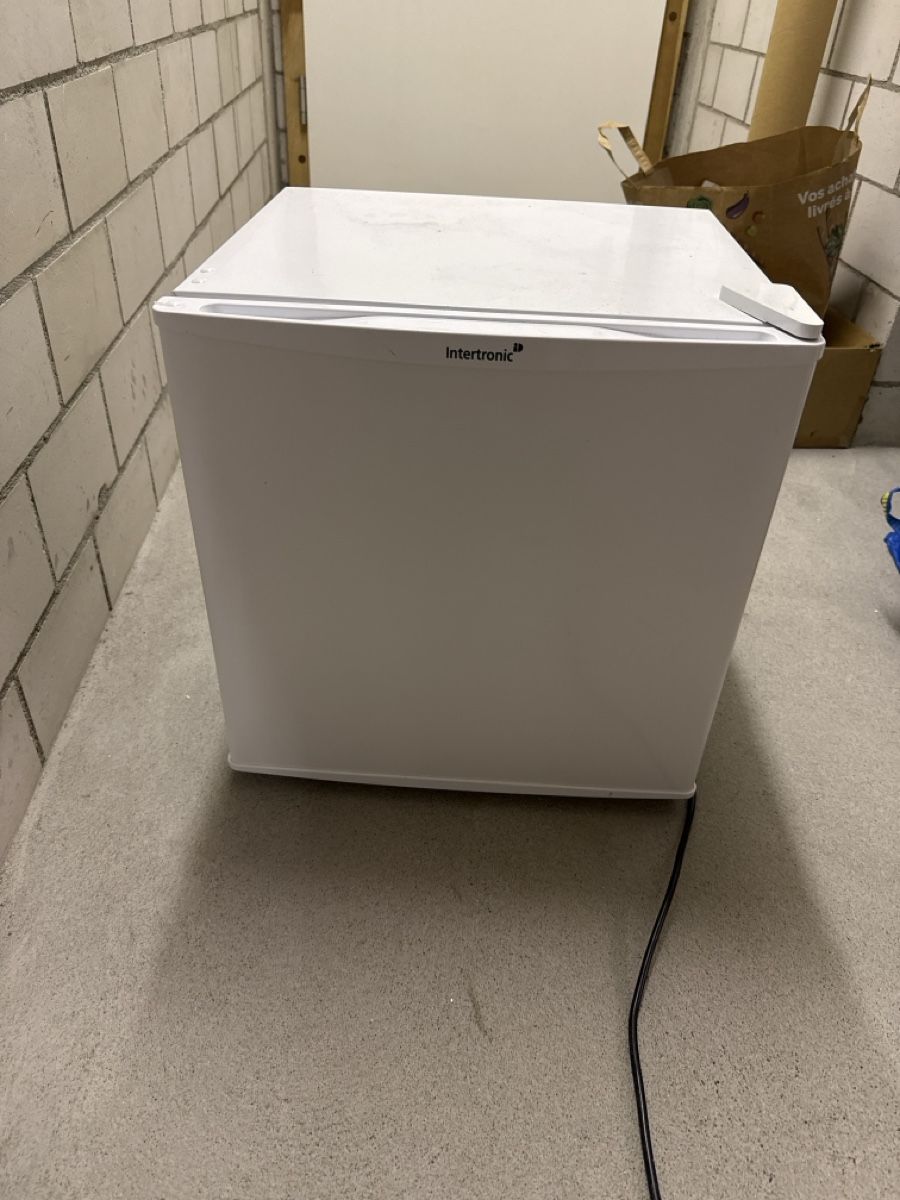 Frigoriferi: Kühlschrank Intertronic weiss – Usato da Bubendorf venduto da ale_6fxg